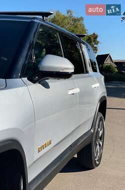 Позашляховик / Кросовер Rivian R1S 2023 в 