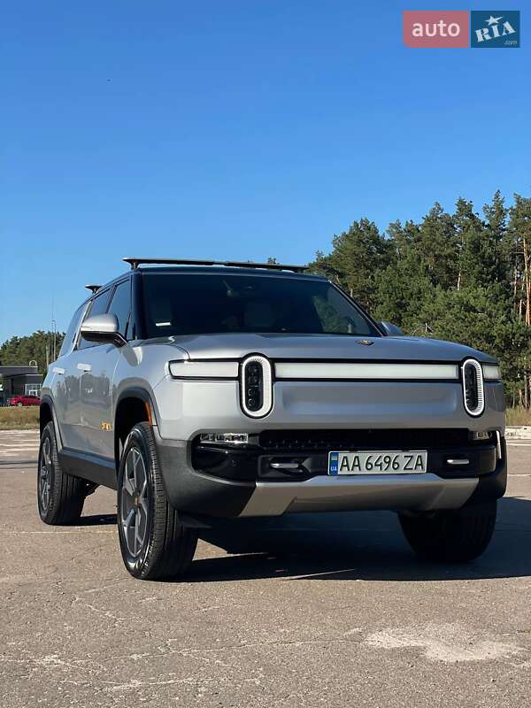 Rivian R1S 2023