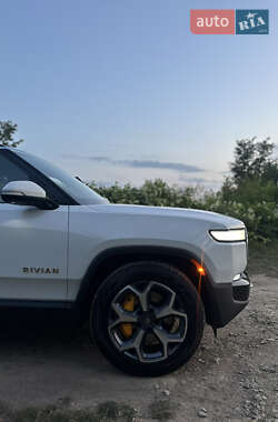Позашляховик / Кросовер Rivian R1S 2024 в 