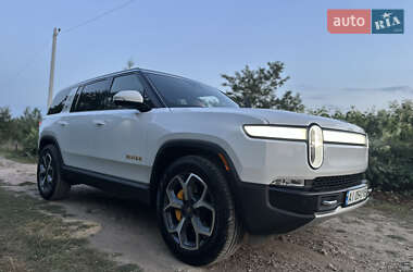 Позашляховик / Кросовер Rivian R1S 2024 в 