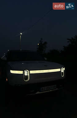 Позашляховик / Кросовер Rivian R1S 2024 в 