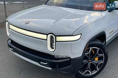 Внедорожник / Кроссовер Rivian R1S 2022 в 