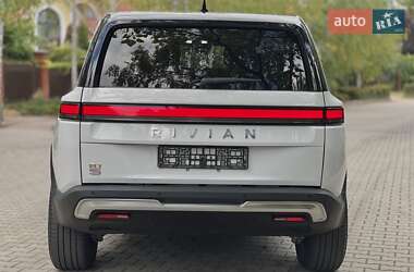 Внедорожник / Кроссовер Rivian R1S 2025 в 