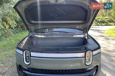 Внедорожник / Кроссовер Rivian R1S 2022 в 