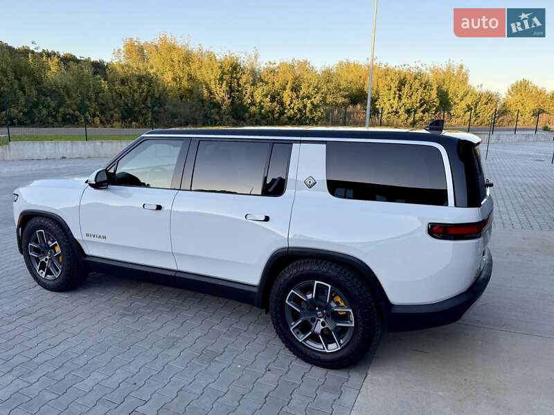 Позашляховик / Кросовер Rivian R1S 2023 в Дубні