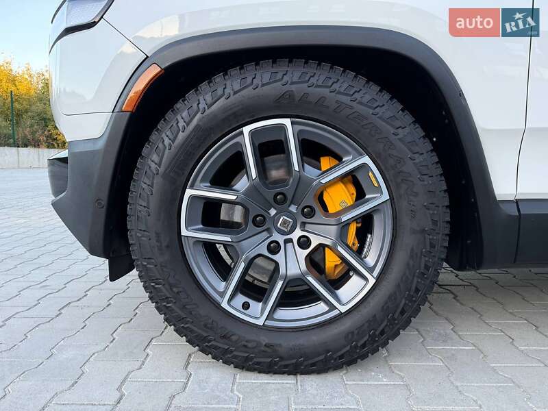 Позашляховик / Кросовер Rivian R1S 2023 в Дубні
