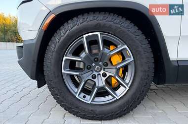 Внедорожник / Кроссовер Rivian R1S 2023 в 
