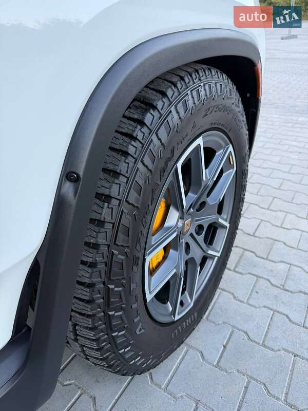 Позашляховик / Кросовер Rivian R1S 2023 в Дубні