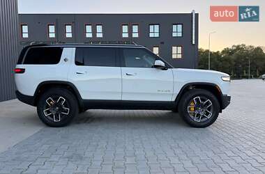 Внедорожник / Кроссовер Rivian R1S 2023 в 