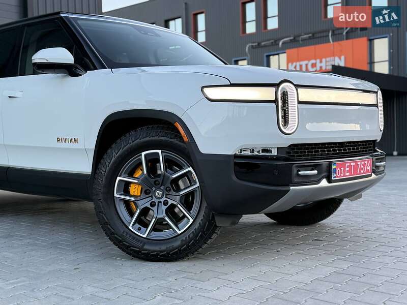 Позашляховик / Кросовер Rivian R1S 2023 в Дубні