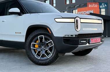 Внедорожник / Кроссовер Rivian R1S 2023 в 