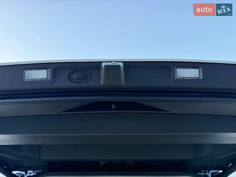 Позашляховик / Кросовер Rivian R1S 2023 в Дубні