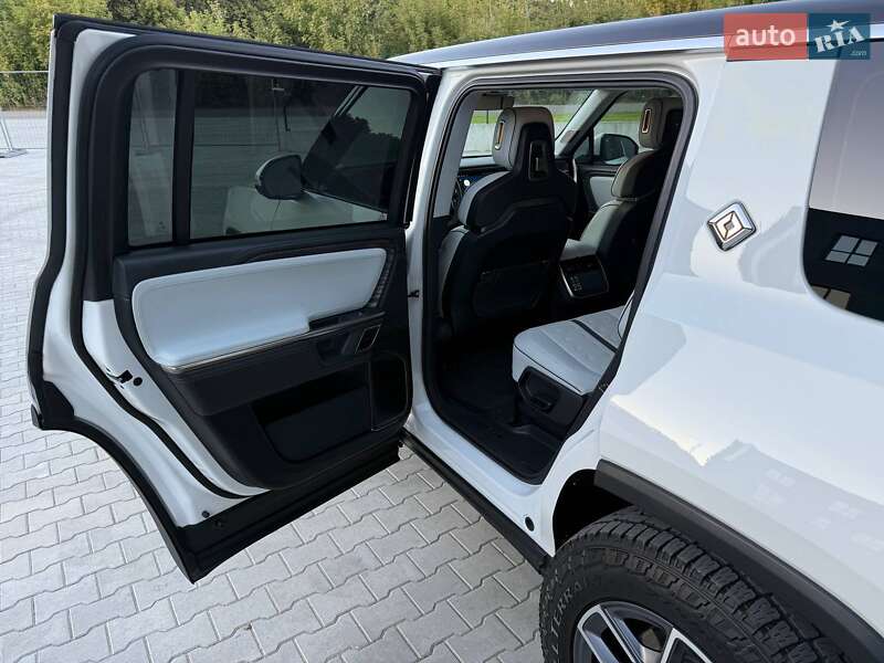 Позашляховик / Кросовер Rivian R1S 2023 в Дубні