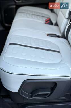 Внедорожник / Кроссовер Rivian R1S 2023 в 