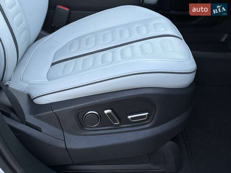 Позашляховик / Кросовер Rivian R1S 2023 в Дубні