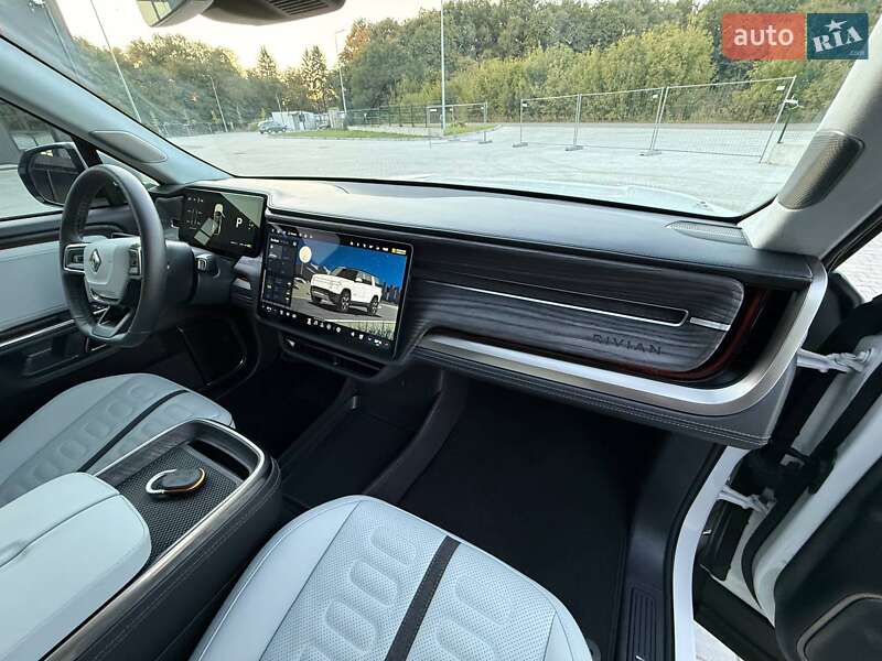 Позашляховик / Кросовер Rivian R1S 2023 в Дубні