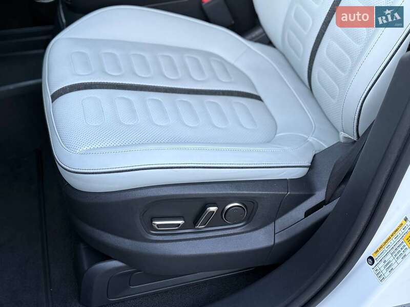 Позашляховик / Кросовер Rivian R1S 2023 в Дубні