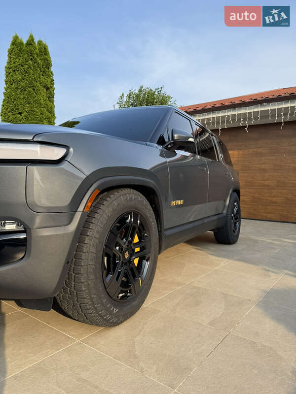 Внедорожник / Кроссовер Rivian R1S 2023 в Киеве