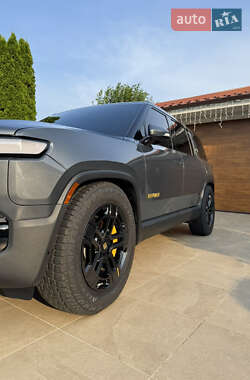 Позашляховик / Кросовер Rivian R1S 2023 в 