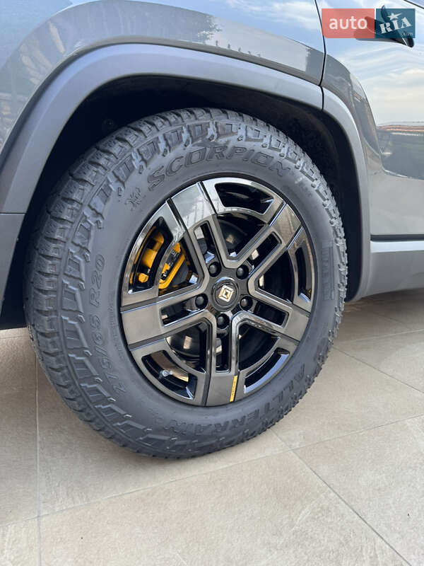 Внедорожник / Кроссовер Rivian R1S 2023 в Киеве