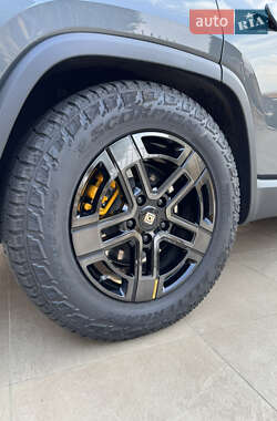 Позашляховик / Кросовер Rivian R1S 2023 в 