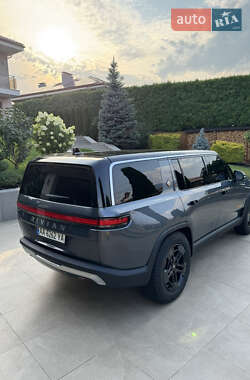 Позашляховик / Кросовер Rivian R1S 2023 в 