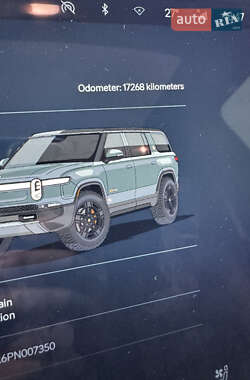 Позашляховик / Кросовер Rivian R1S 2023 в 