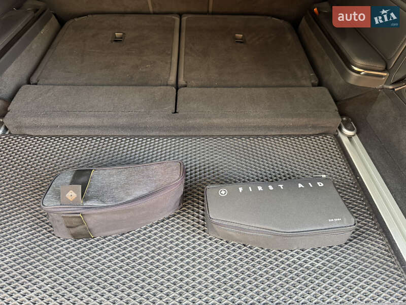 Внедорожник / Кроссовер Rivian R1S 2023 в Киеве