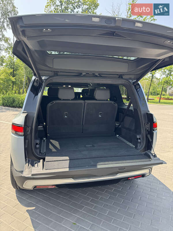 Позашляховик / Кросовер Rivian R1S 2023 в Бучі