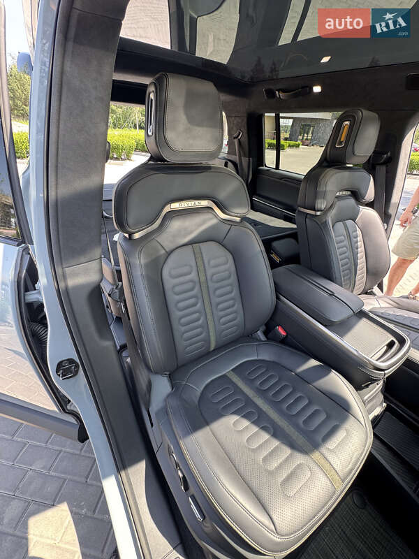 Позашляховик / Кросовер Rivian R1S 2023 в Бучі