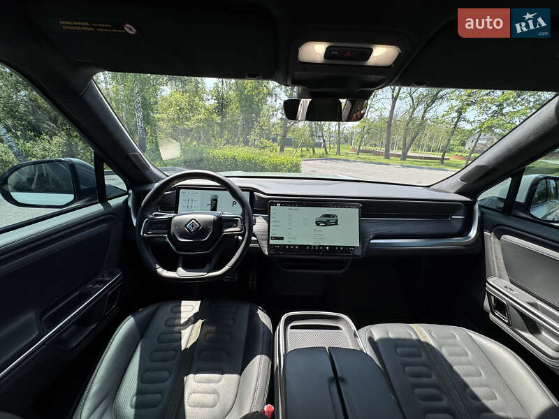 Позашляховик / Кросовер Rivian R1S 2023 в Бучі