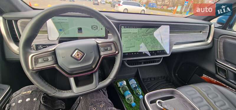 Внедорожник / Кроссовер Rivian R1S 2023 в Одессе фото 3 Внедорожник / Кроссовер Rivian R1S 2023 в Одессе