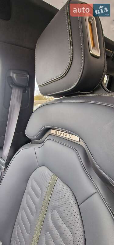 Внедорожник / Кроссовер Rivian R1S 2023 в Одессе фото 7 Внедорожник / Кроссовер Rivian R1S 2023 в Одессе