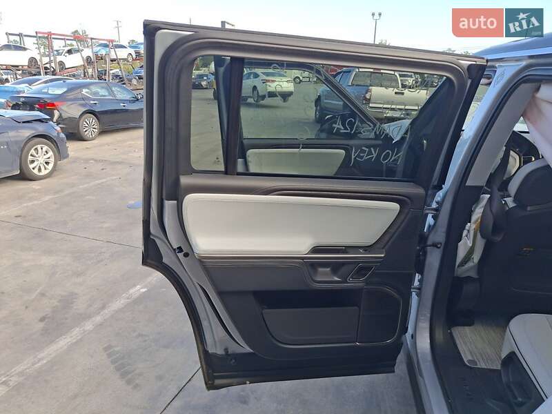 Внедорожник / Кроссовер Rivian R1S 2023 в Киеве фото 15 Внедорожник / Кроссовер Rivian R1S 2023 в Киеве