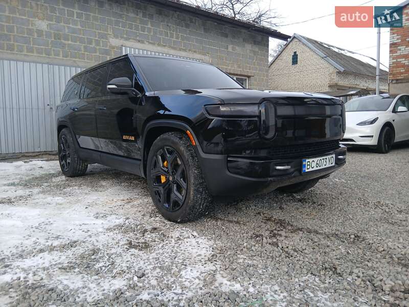 Rivian R1S 2023
