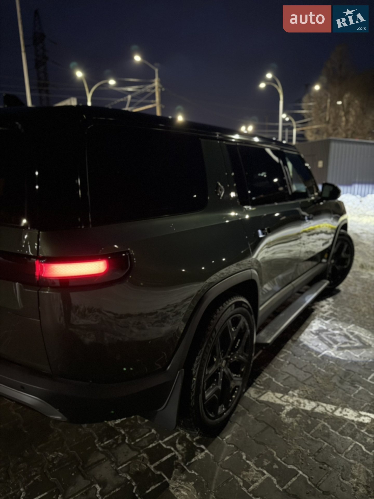 2023 Rivian R1S - мініатюра 16