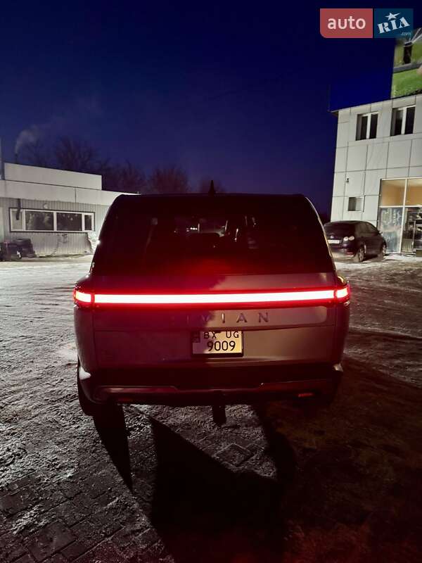 Внедорожник / Кроссовер Rivian R1S 2022 в Хмельницком