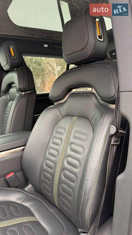 Внедорожник / Кроссовер Rivian R1S 2024 в Костополе