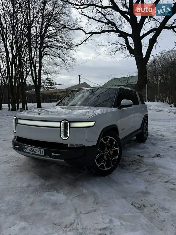 Rivian R1S 2023