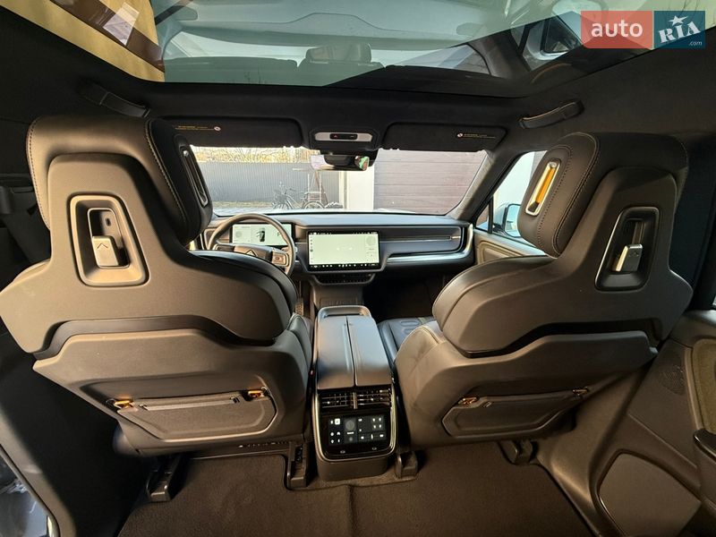 Внедорожник / Кроссовер Rivian R1S 2024 в Староконстантинове
