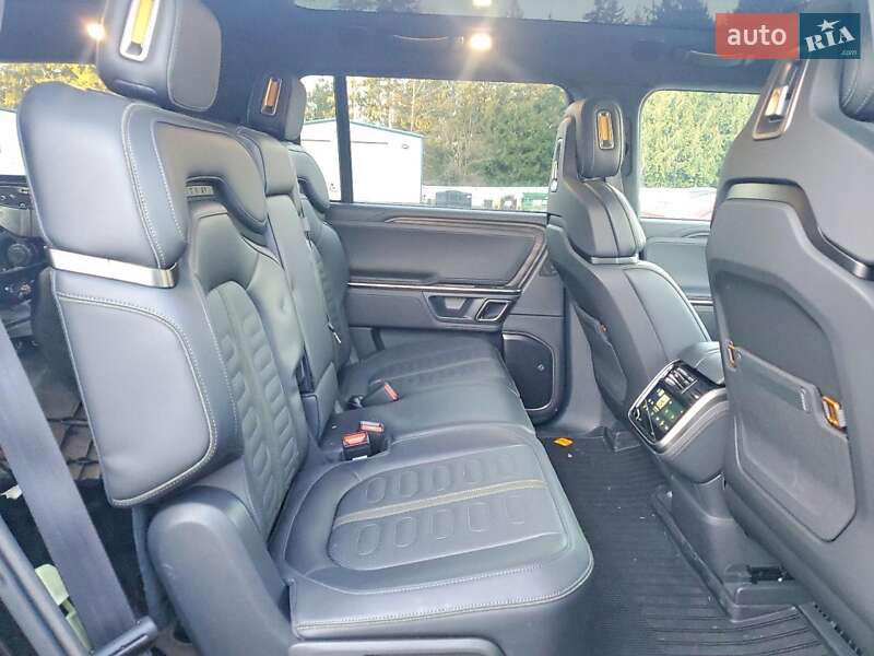 Внедорожник / Кроссовер Rivian R1S 2024 в Львове