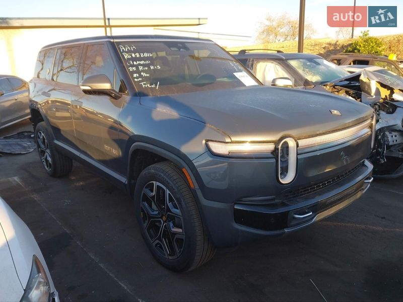 Rivian R1S 2025