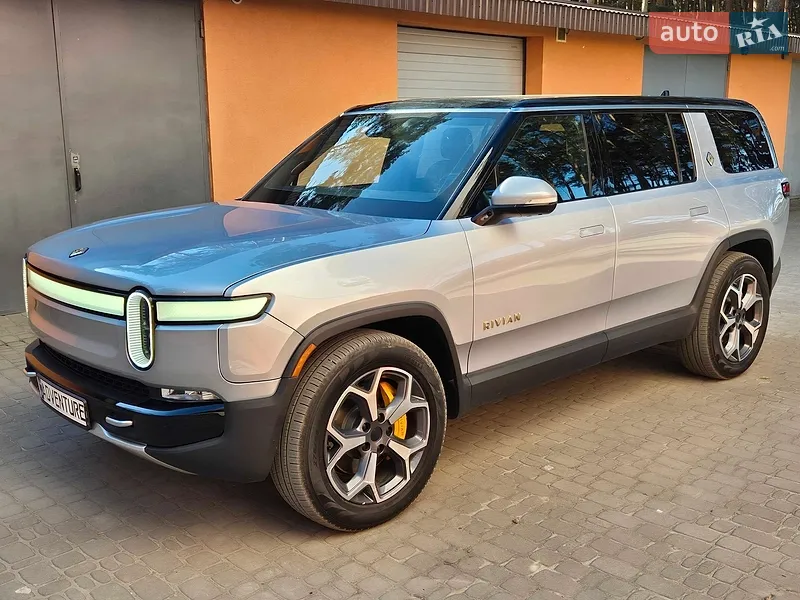 Rivian R1S 2023
