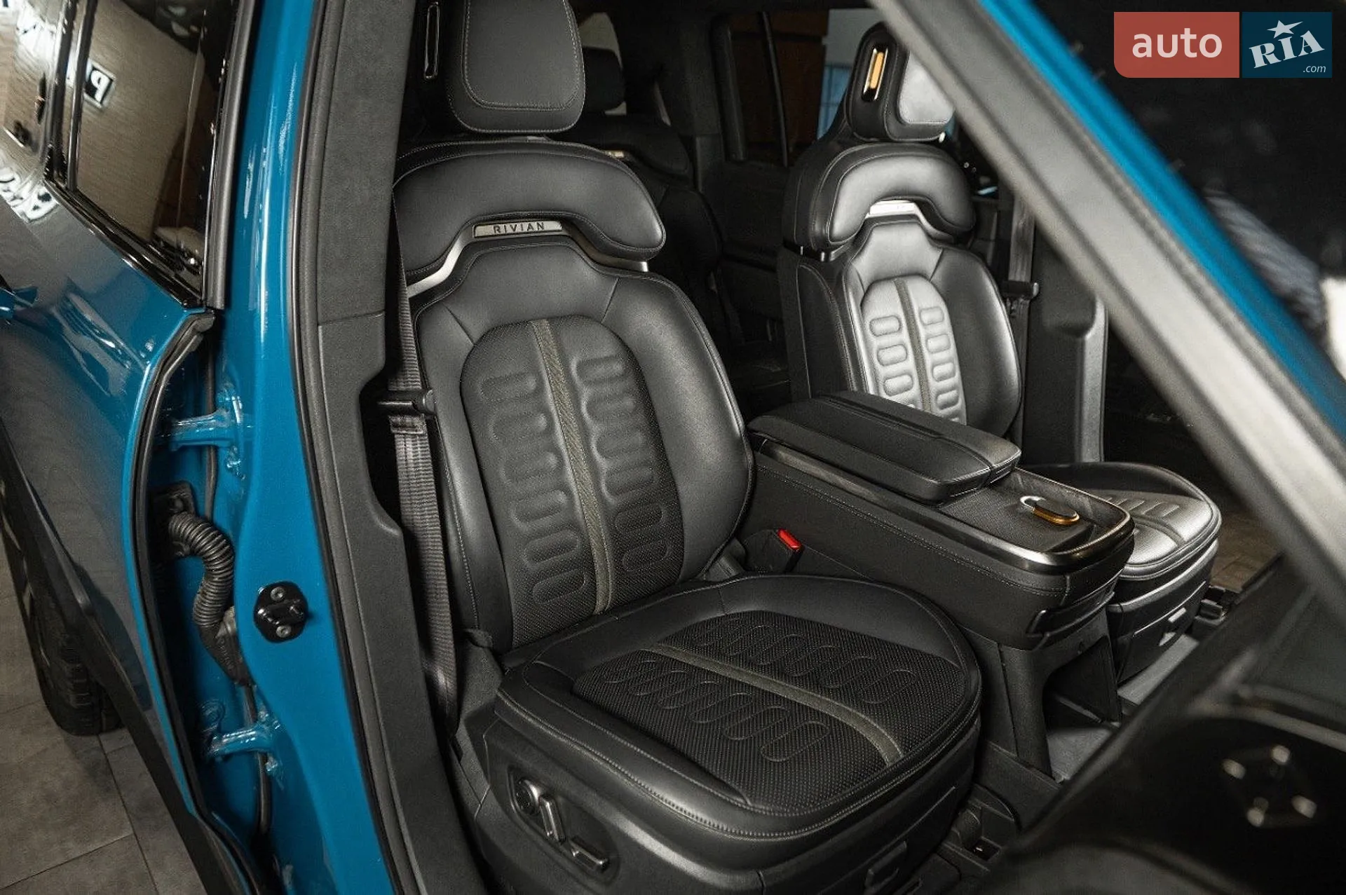 Rivian R1S 2023 VIN 7PDSGABA1RN031444 фото оголошення 46 з 63