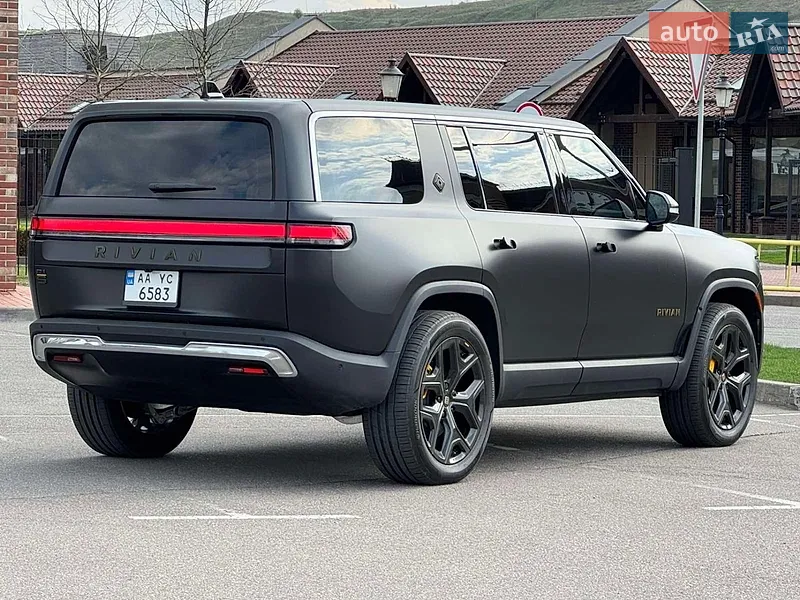 Rivian R1S 2023