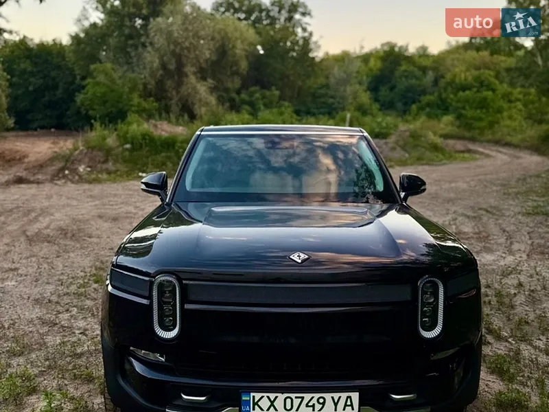Rivian R1S 2023