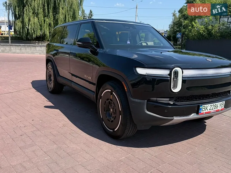 Rivian R1S 2024