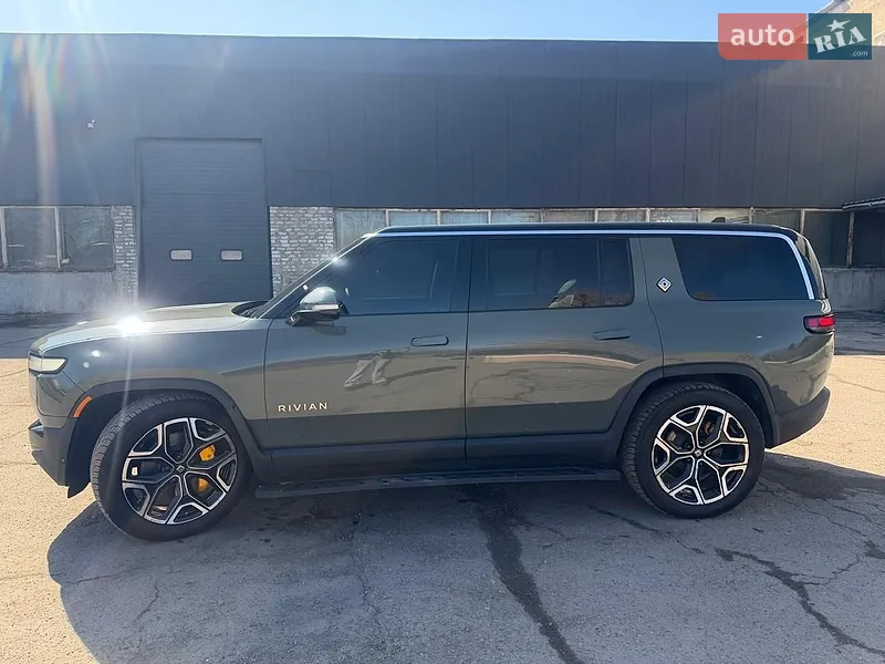 Rivian R1S 2022