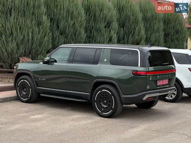 Rivian R1S