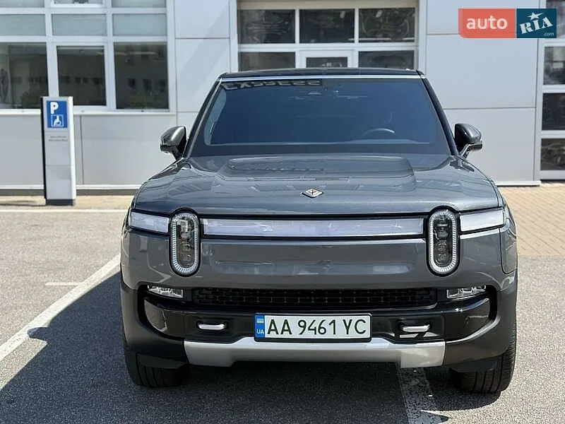 Rivian R1S